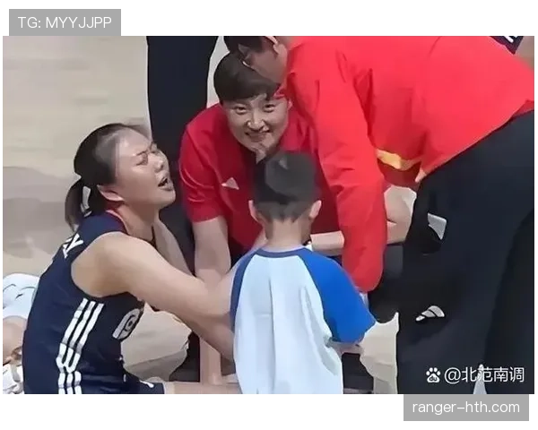 杨昊赛场上咋这么拼？听说家里连零食都得他自己买，这明星球员生活真离谱！